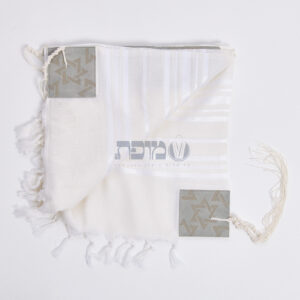 טלית עם עטרת לייזר – דגם ברכת ציצית אפור